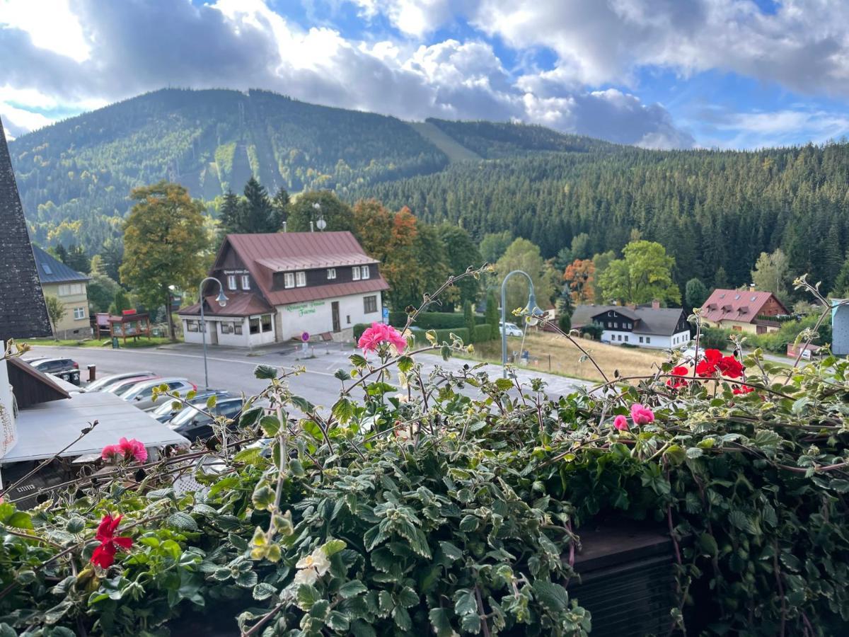 Grand Harrachov Pension V Centru Exterior photo