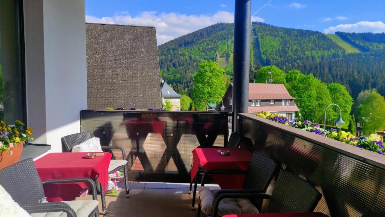 Grand Harrachov Pension V Centru Exterior photo